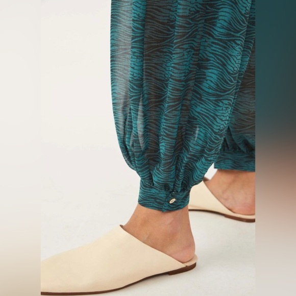 FREE PEOPLE more chill sleep PANTS - Picture 4 of 8